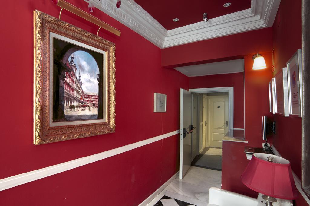 Hostal Adria Santa Ana มาดริด ภายนอก รูปภาพ