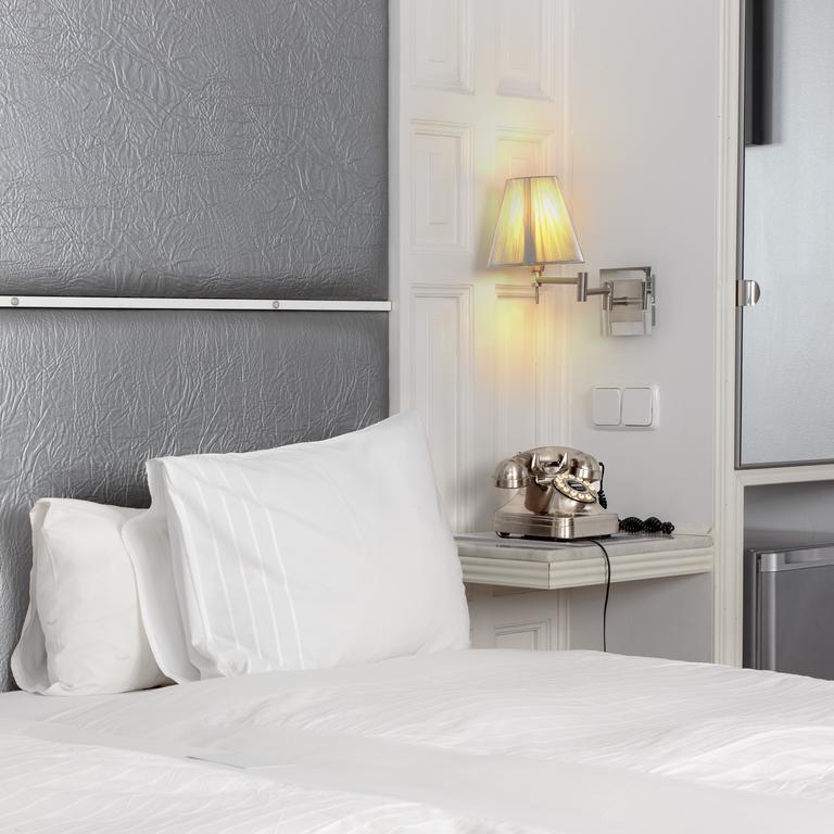 Hostal Adria Santa Ana มาดริด ภายนอก รูปภาพ
